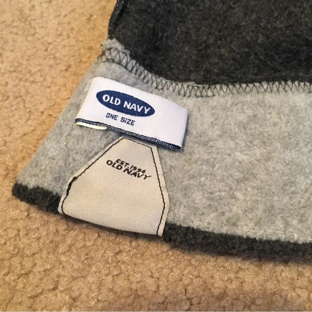 Vintage Old Navy Unisex Grey Skull Beanie in Very Good Condition